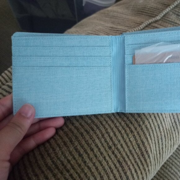 NWOT Herschel Supply Bi- fold Wallet - Picture 3 of 4